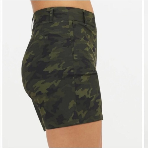 Spanx Sunshine Shorts 6” Green Camo - Picture 2 of 12